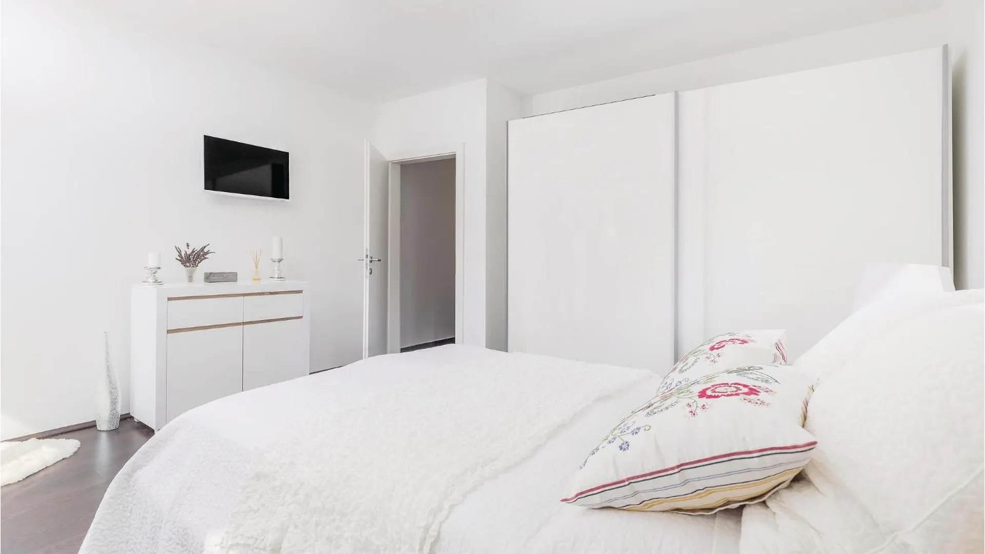 Lovely Home In Nedescina With Wifi 0*,